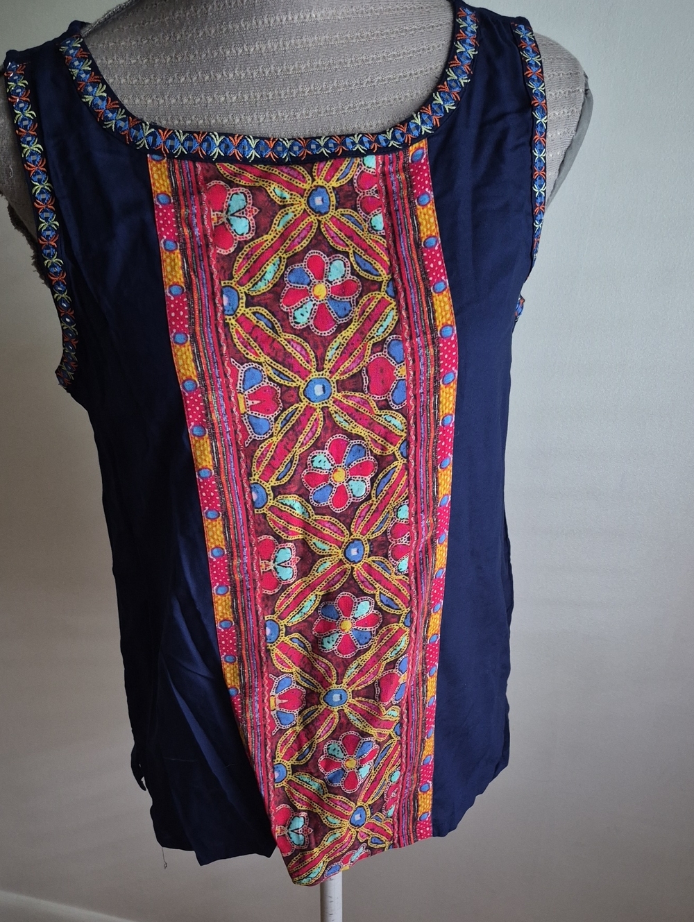 Liva A Fluid Faahion, Navy Embroidered Floral Sleeveless Top L